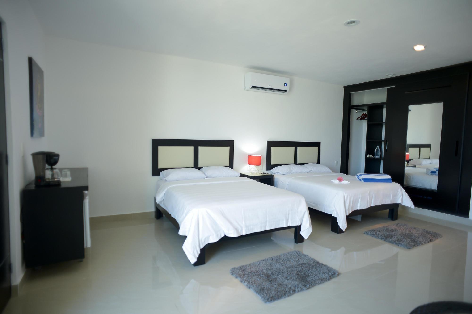Sunrise 42 Suites Hotel Плая дел Кармен Екстериор снимка